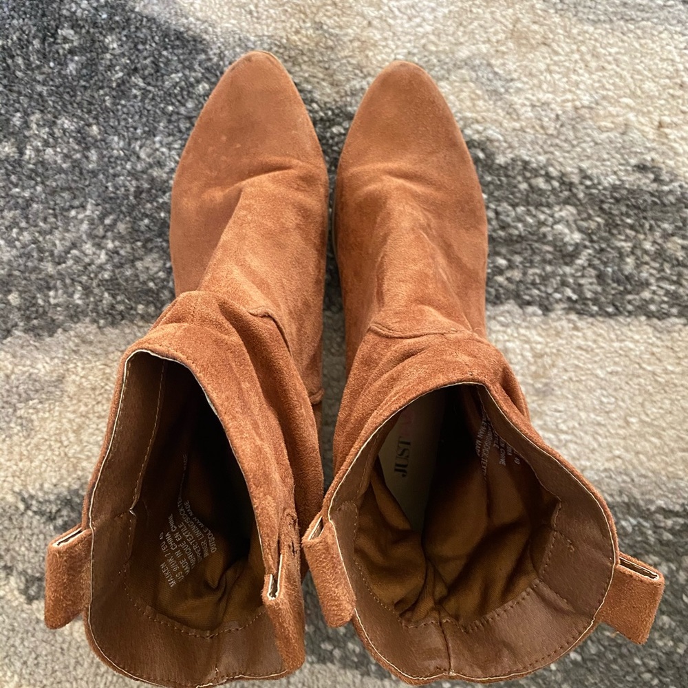 Pointed Toe Booties - Picture 3 of 8